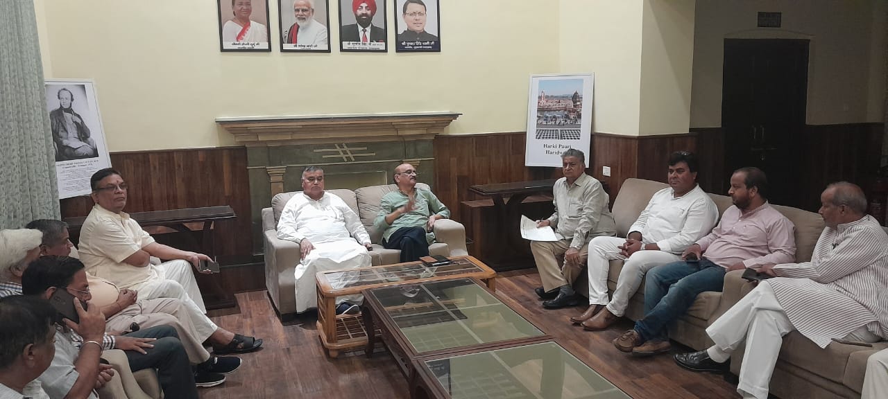 पूर्व कैबिनेट मंत्री नवप्रभात ने डाम कोठी में कांग्रेस पदाधिकारियों के साथ की बैठक