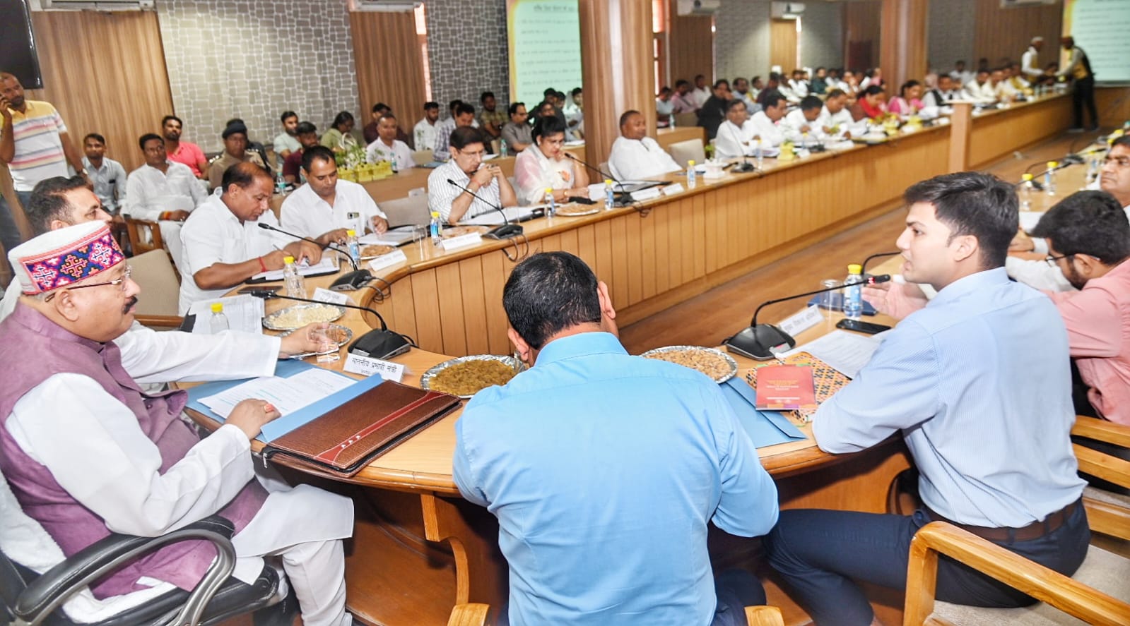 haridwar news कैबिनेट मंत्री सतपाल महाराज की अध्यक्षता में जिला योजना समिति की बैठक हुई संपन्न