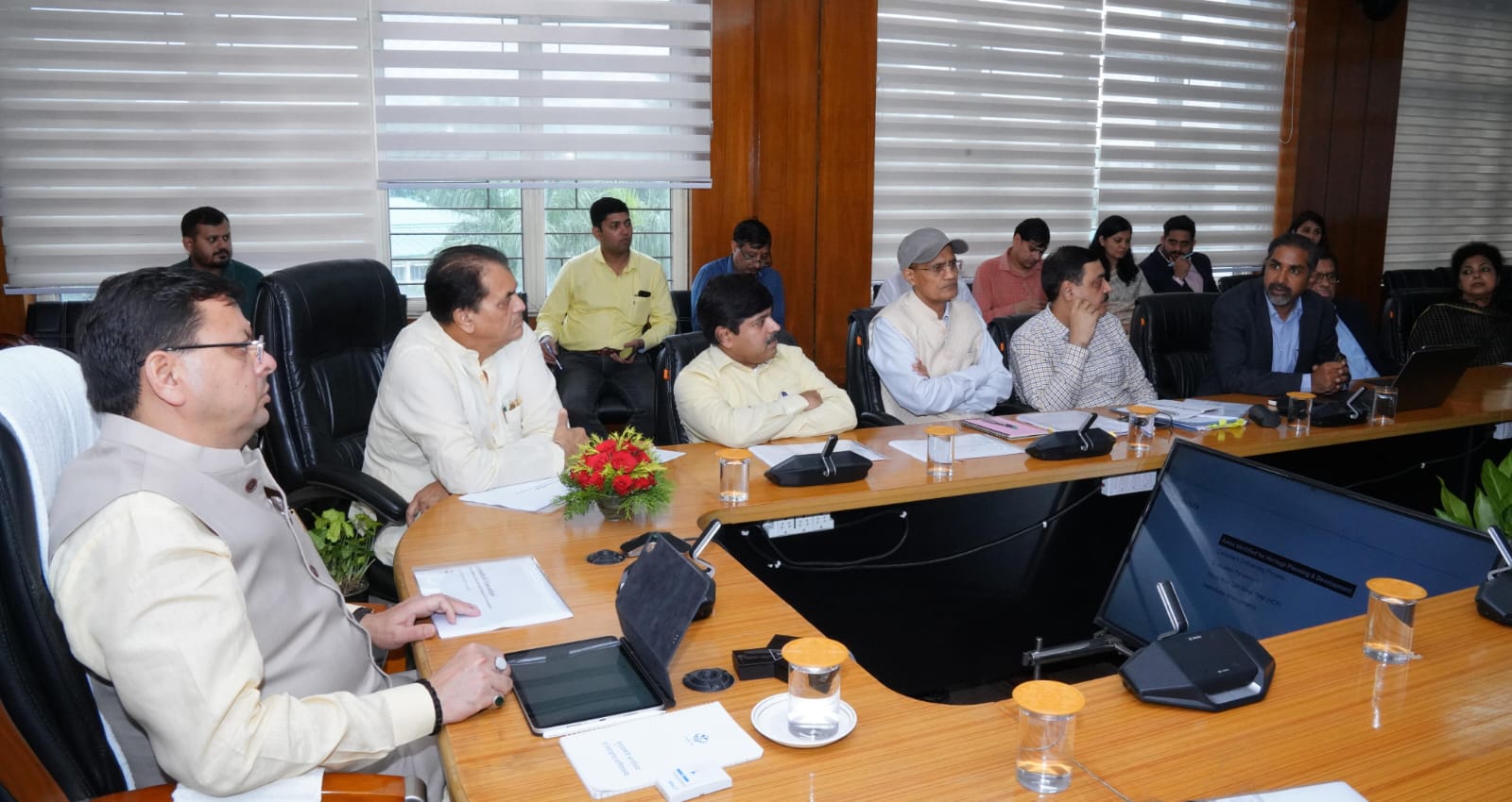 मुख्यमंत्री ने हरिद्वार- ऋषिकेश गंगा कोरिडोर शीघ्र बनाने के दिए निर्देश