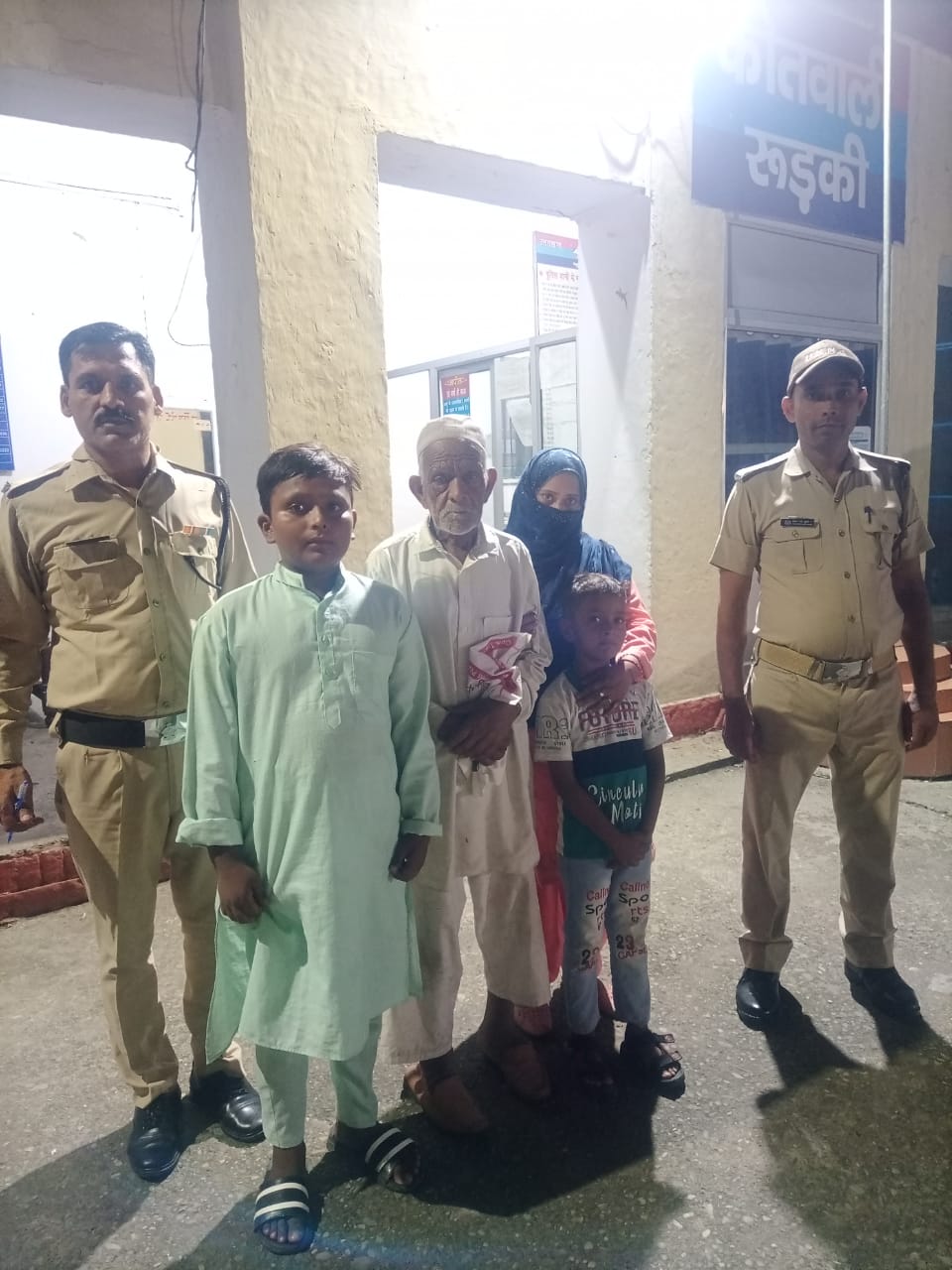 Due to the promptness of the police, the old man was found, the relatives said thanks to the Haridwar police.