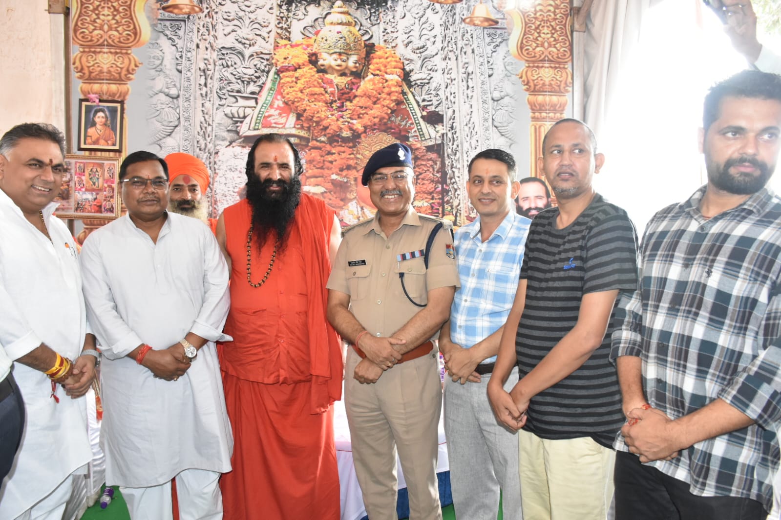 haridwar news धर्मनगरी को ड्रग फ्री बनाने को श्रीमहंत रविन्द्र पूरी के सानिध्य में शुरू हुआ अभियान