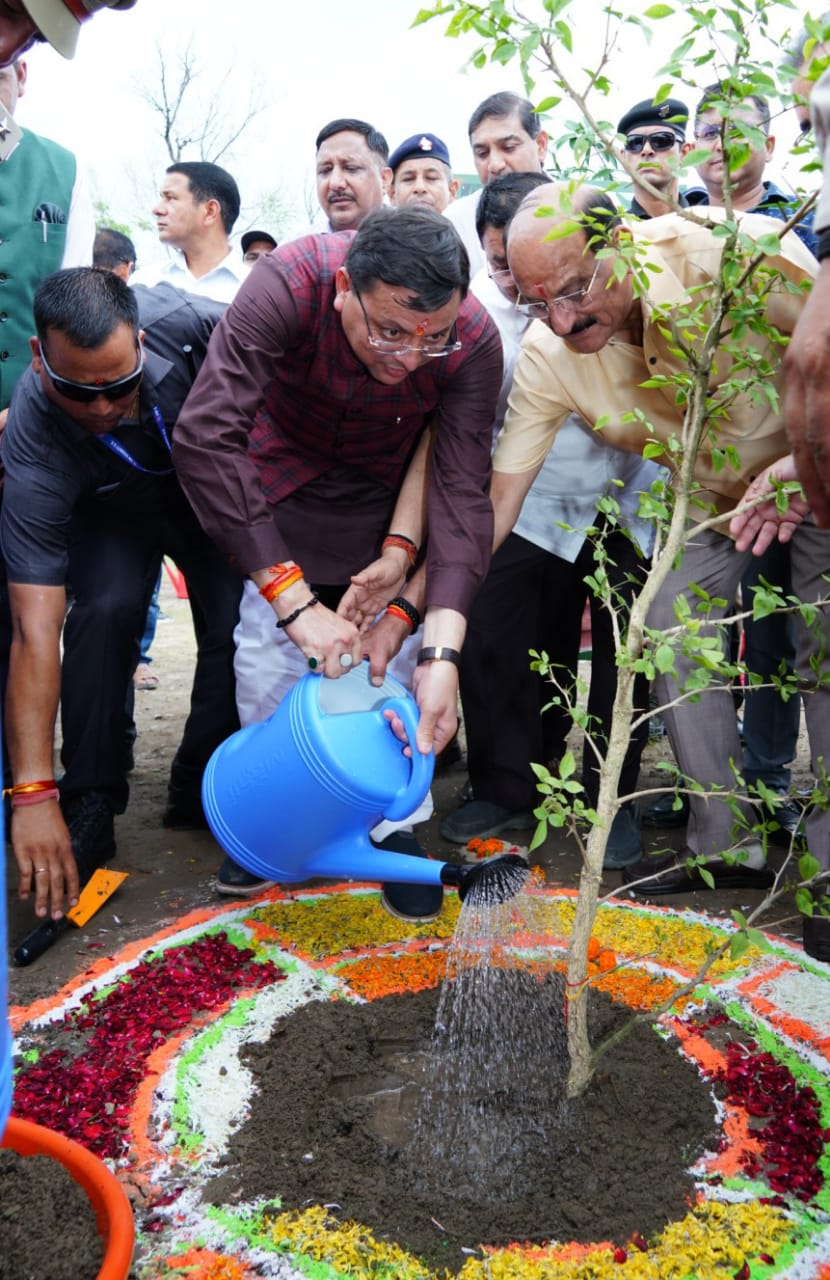 Dehradun news मुख्यमंत्री  पुष्कर सिंह धामी ने ‘जल संरक्षण एवं जल धाराओं के पुनर्जीवन’ थीम पर आयोजित कार्यक्रम में प्रतिभाग किया