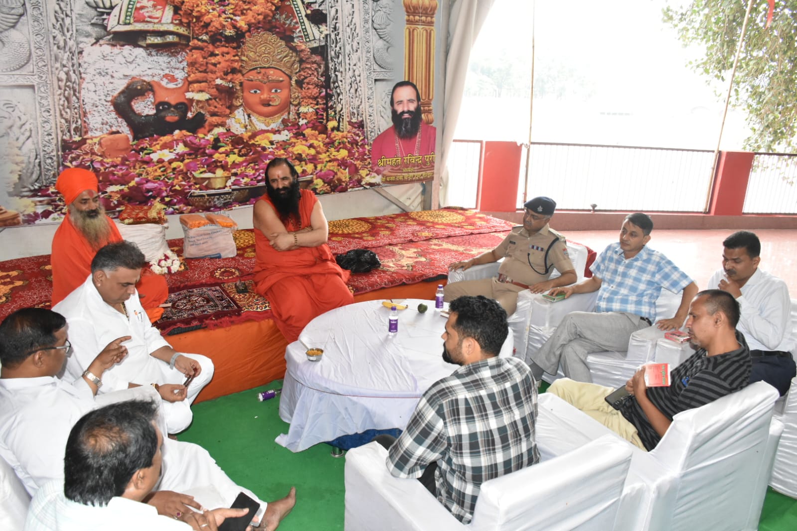 haridwar news धर्मनगरी को ड्रग फ्री बनाने को श्रीमहंत रविन्द्र पूरी के सानिध्य में शुरू हुआ अभियान