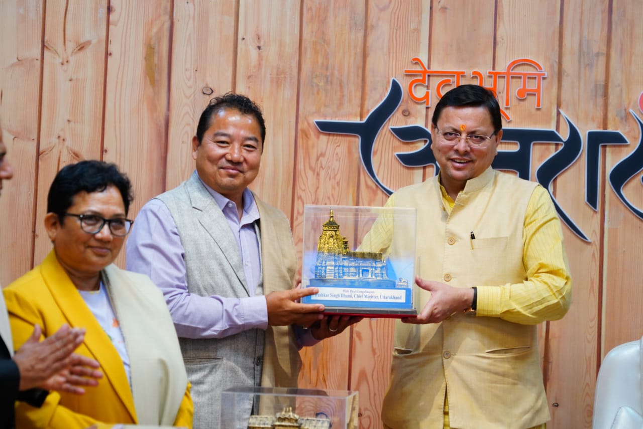 dehradun news मुख्यमंत्री पुष्कर सिंह धामी से  मुख्यमंत्री आवास में नेपाल के उच्चस्तरीय प्रतिनिधिमण्डल ने भेंट की